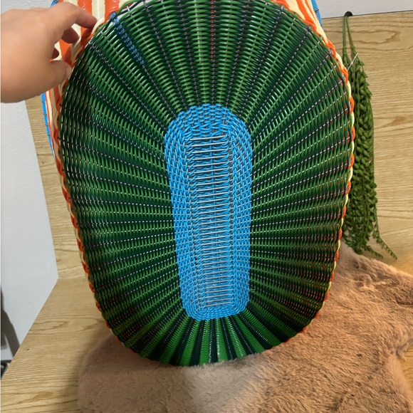 Lola - Picture 4 of 5